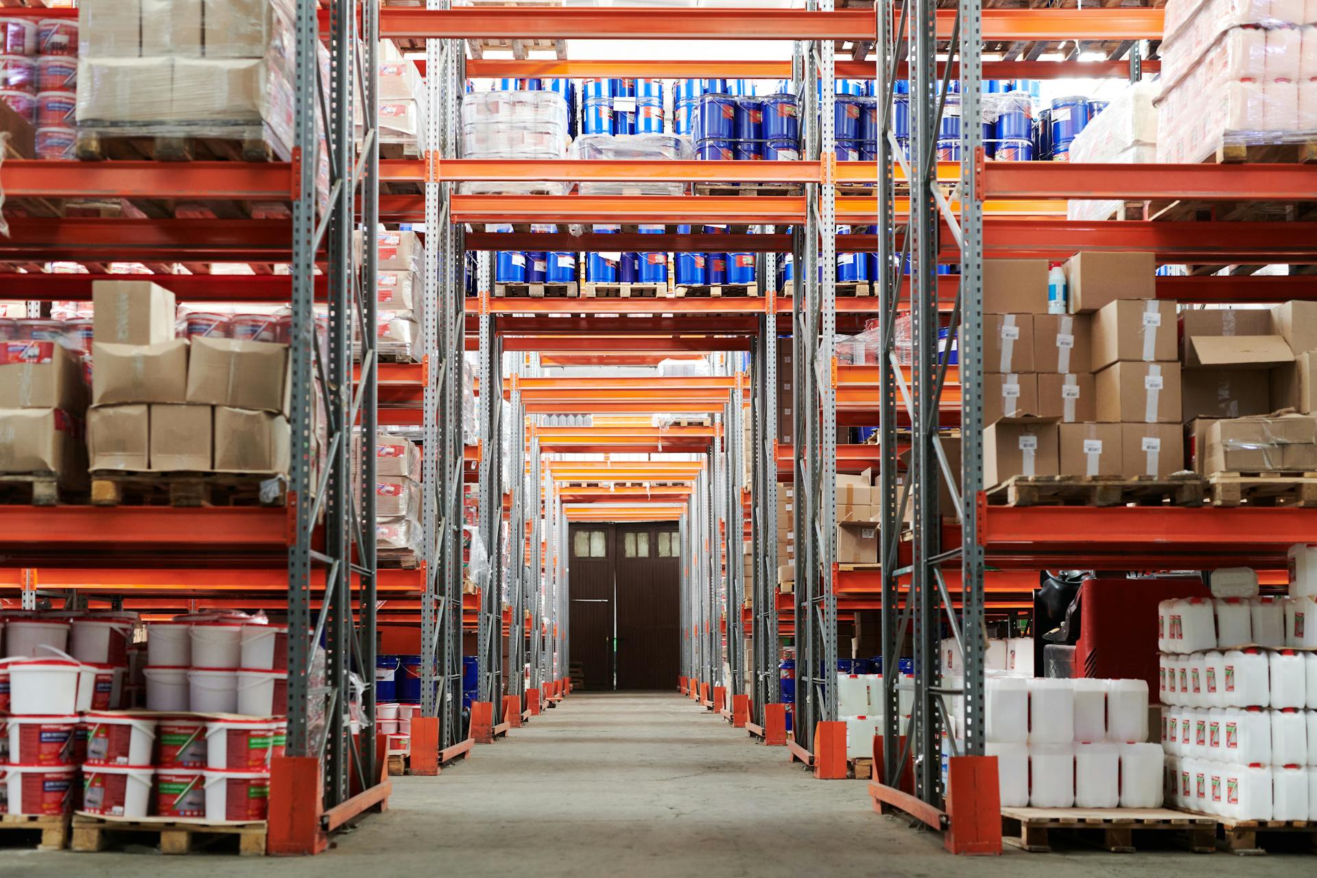 Temperature-controlled cold storage warehouse